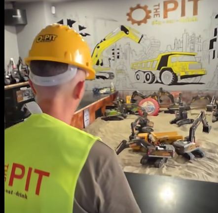 Let's play with R/C Excavators (really)